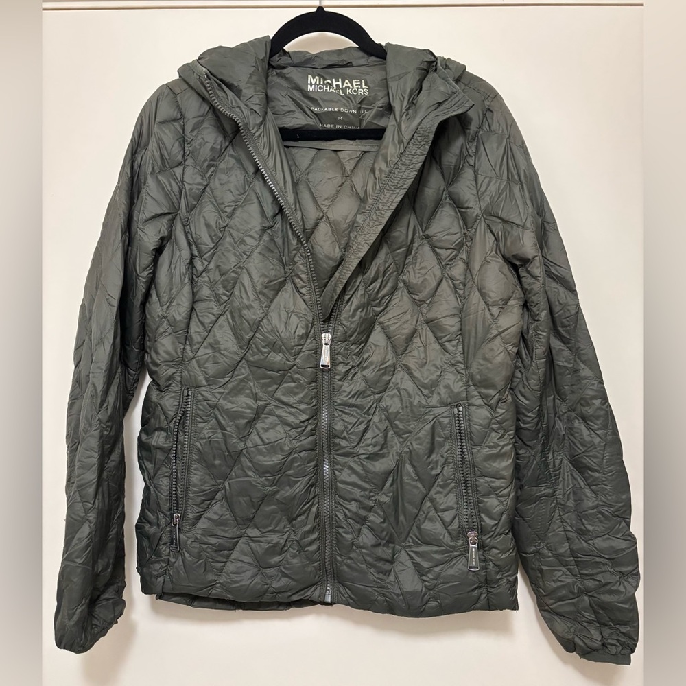 Michael Kors Packable Downfill Jacket with hood, SZ M.  Includes bag.